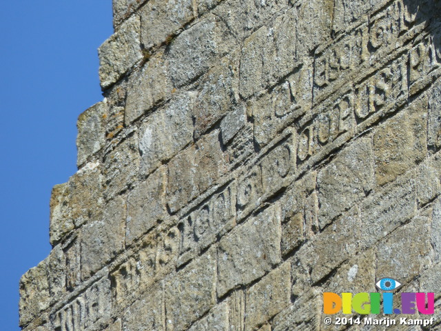 FZ003878 Crucis Abbey writing on gabel